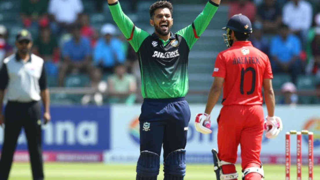 পাঁচ নম্বরের নীরব দাবি: রাহুল যখন ধোনির পাশে বসলেন