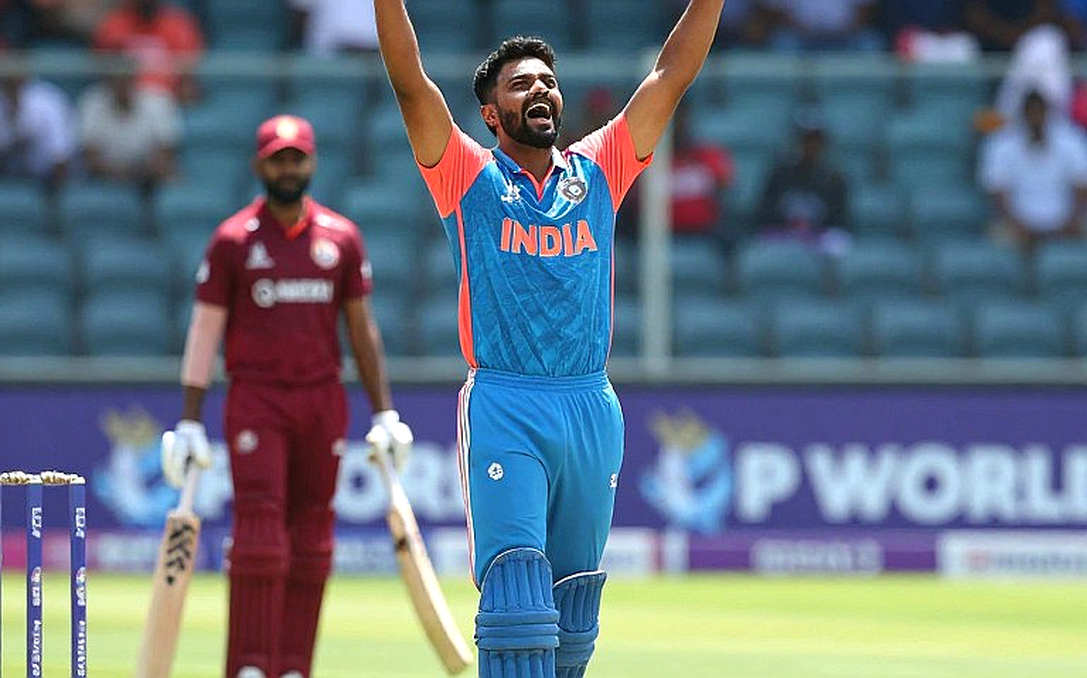 প্রমোশনের পর চলে যাওয়া: কেন্টের ডিভিশন ওয়ান, সাইমন কুকের কোচিংয়ে ফেরা, আর একটা হিসাব যা এখনো মিলছে না